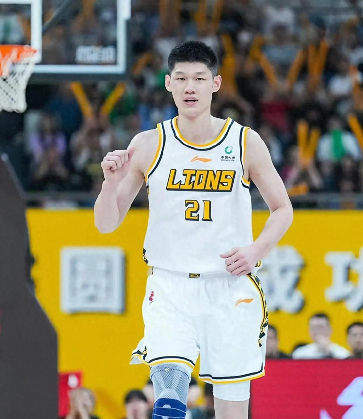 关于勇士险胜猛龙，胡金秋状态火热的信息