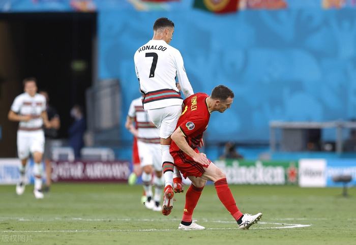 葡萄牙翻盘希腊,库尔图瓦带队取胜的简单介绍 葡萄牙翻盘希腊,库尔图瓦带队取胜的简单介绍