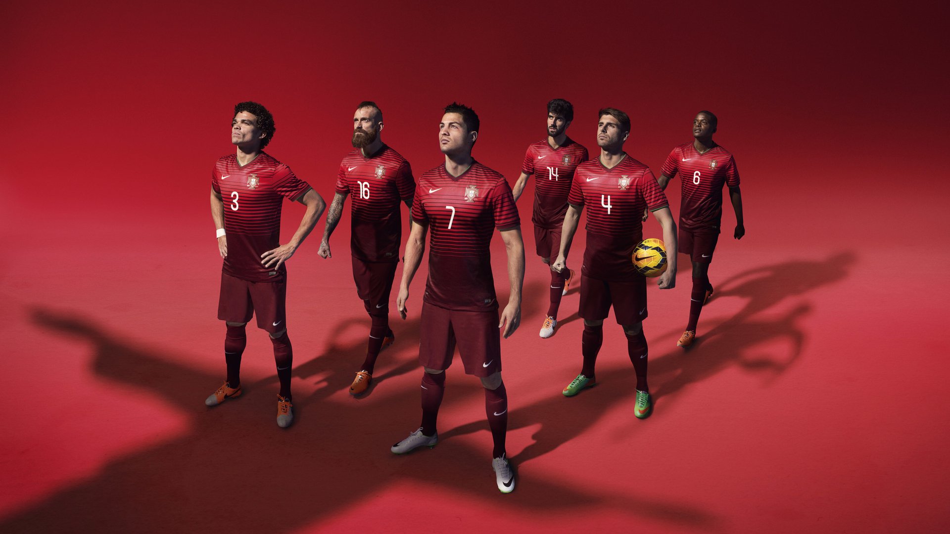 赛道与绿茵的碰撞，F1揭幕战与曼城火力压制的双重奏