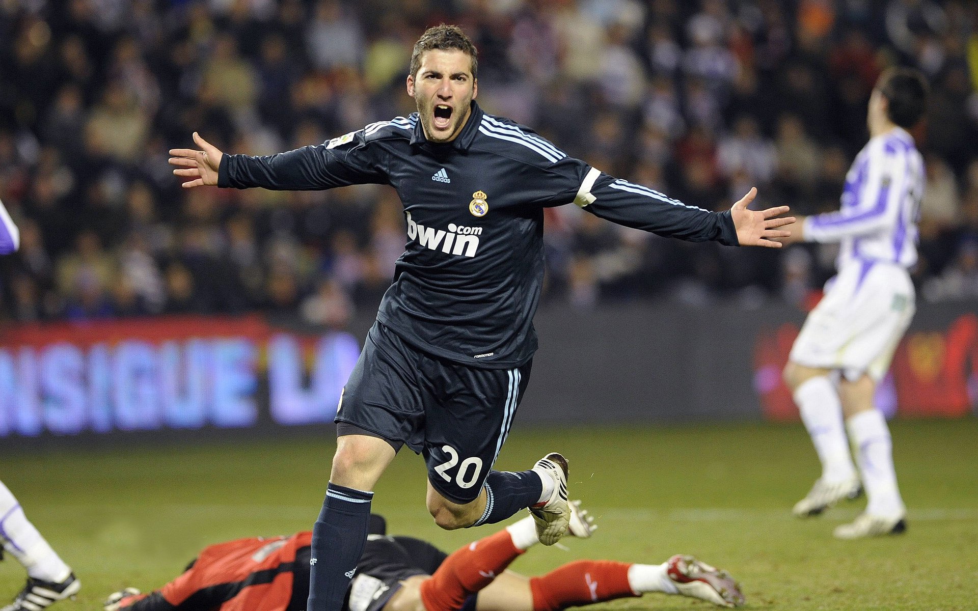 湖人防守锁死上海队，小贾伦成为关键先生