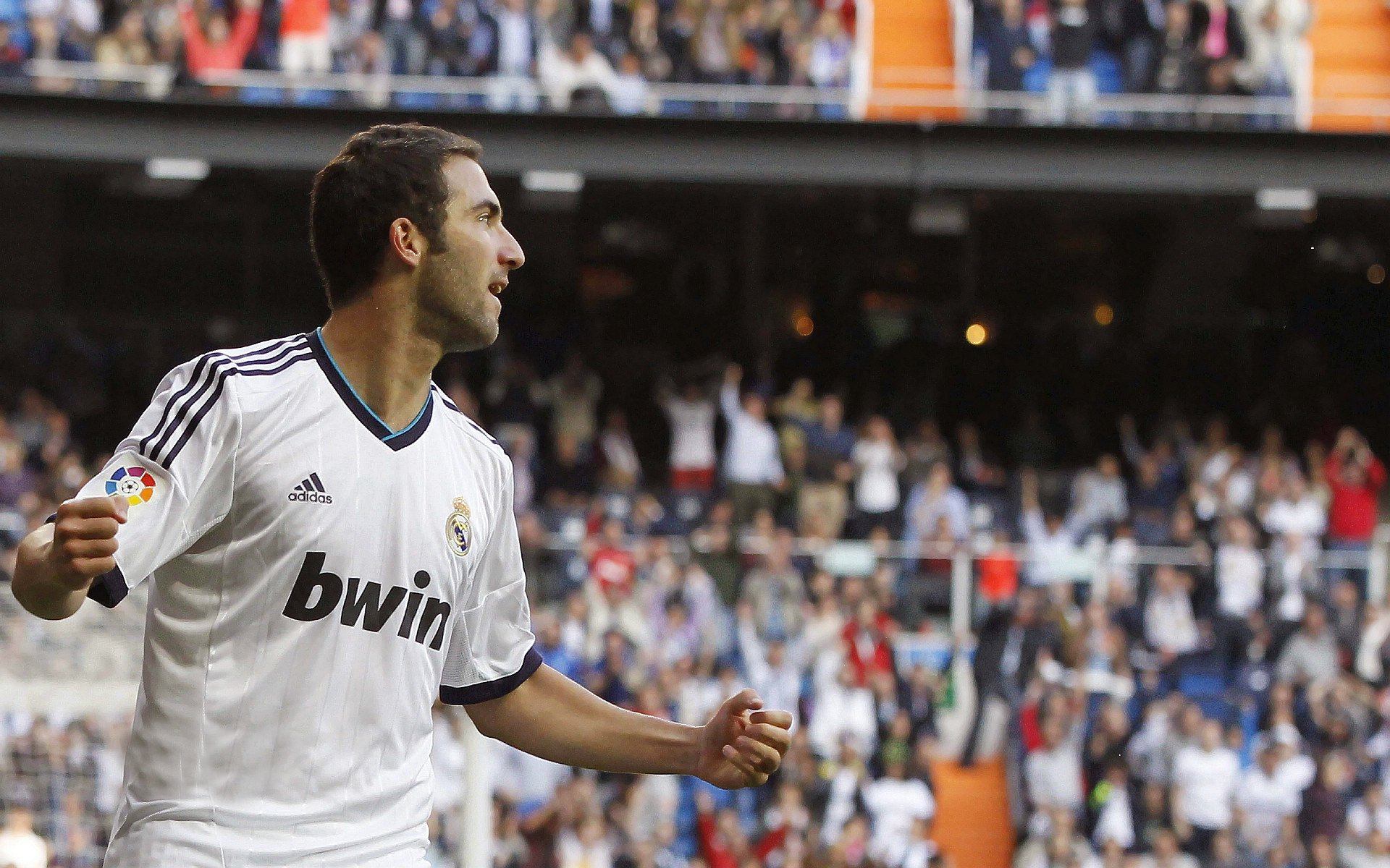 稳定如钟，乔治高效输出；正面击溃，公牛力克广厦